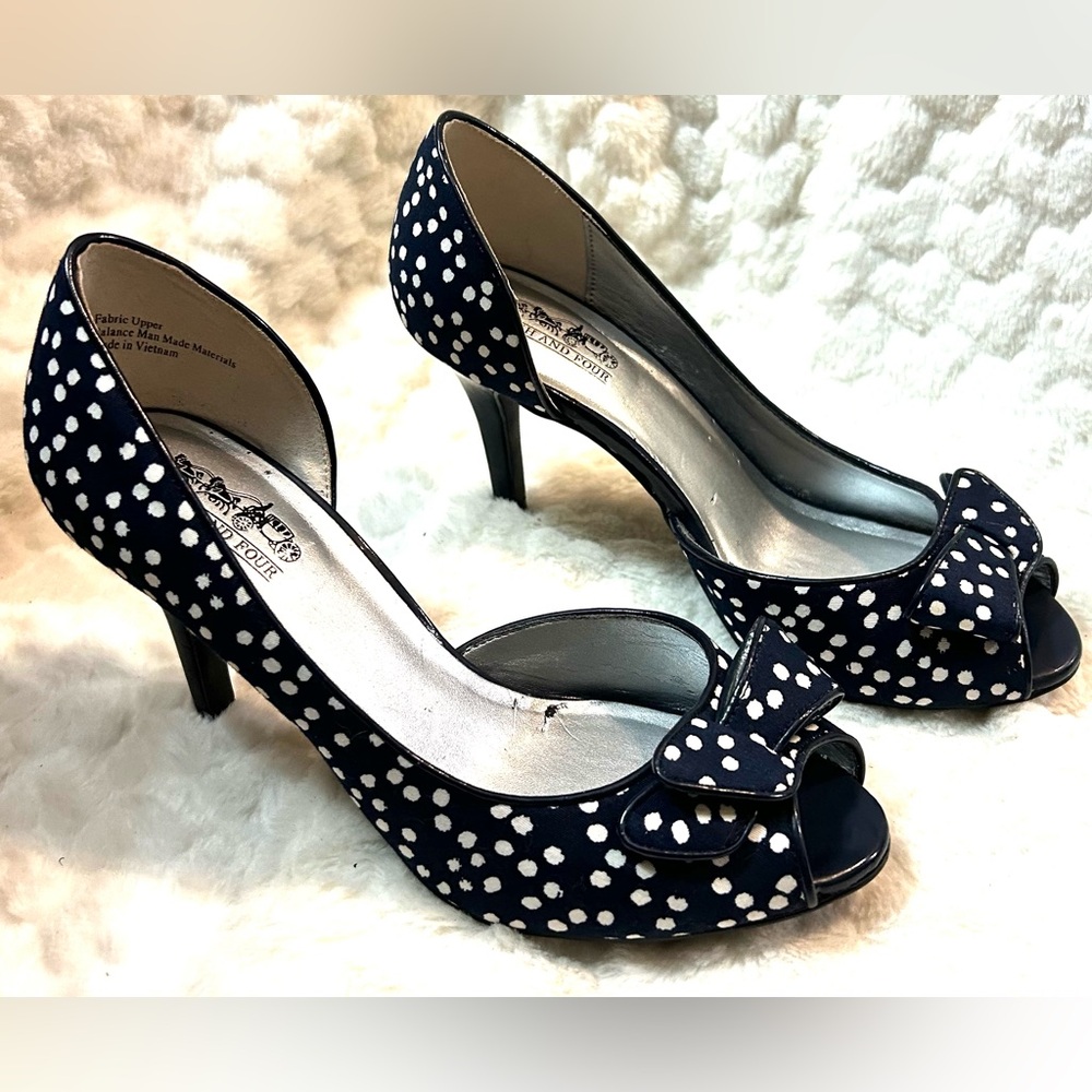 Coach and Four Navy white Polka dot  peep toe bow heels women’s size 7